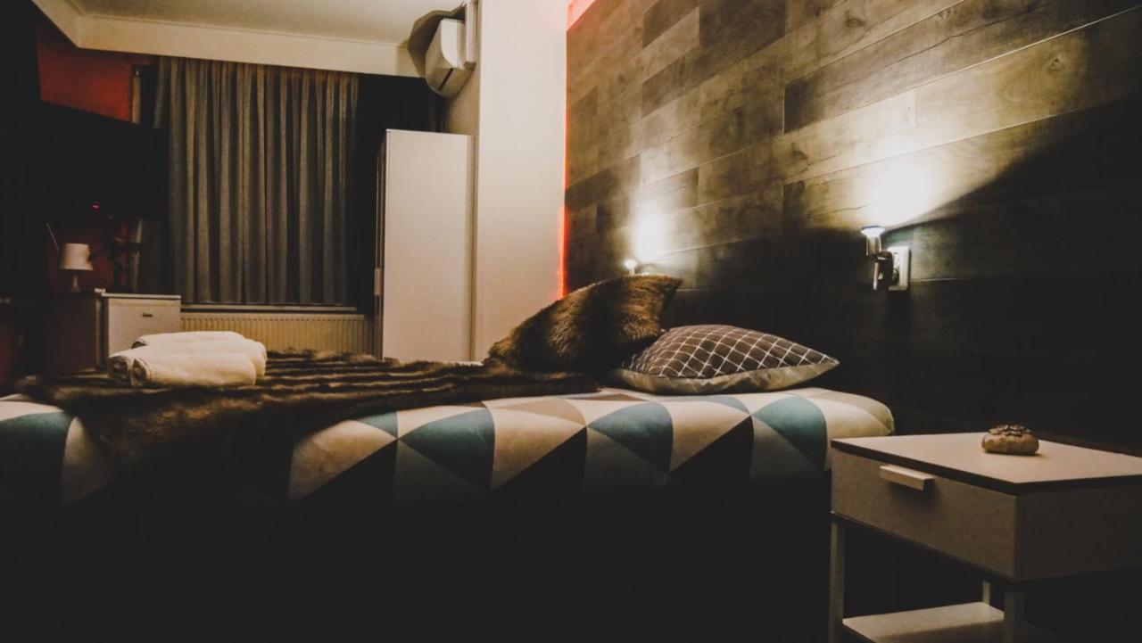 Hostel Het Wapen Van Pernis Exteriér fotografie
